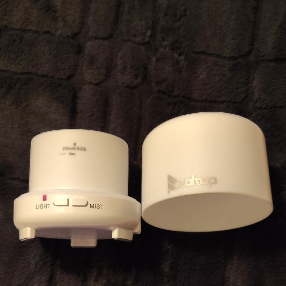 White Aroma Diffuser Set with Remotes - Picture 2 of 3